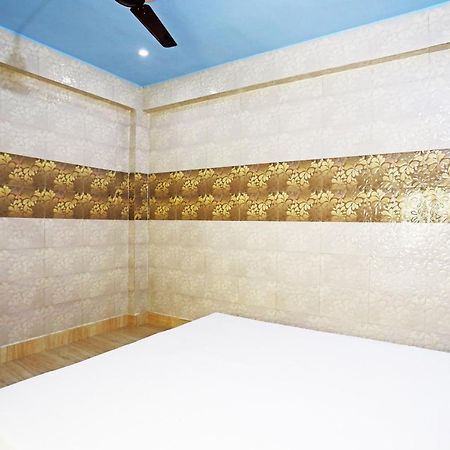 Oyo 44361 Shri Lajjaram Ashram Hotel วรินดาวัน ภายนอก รูปภาพ