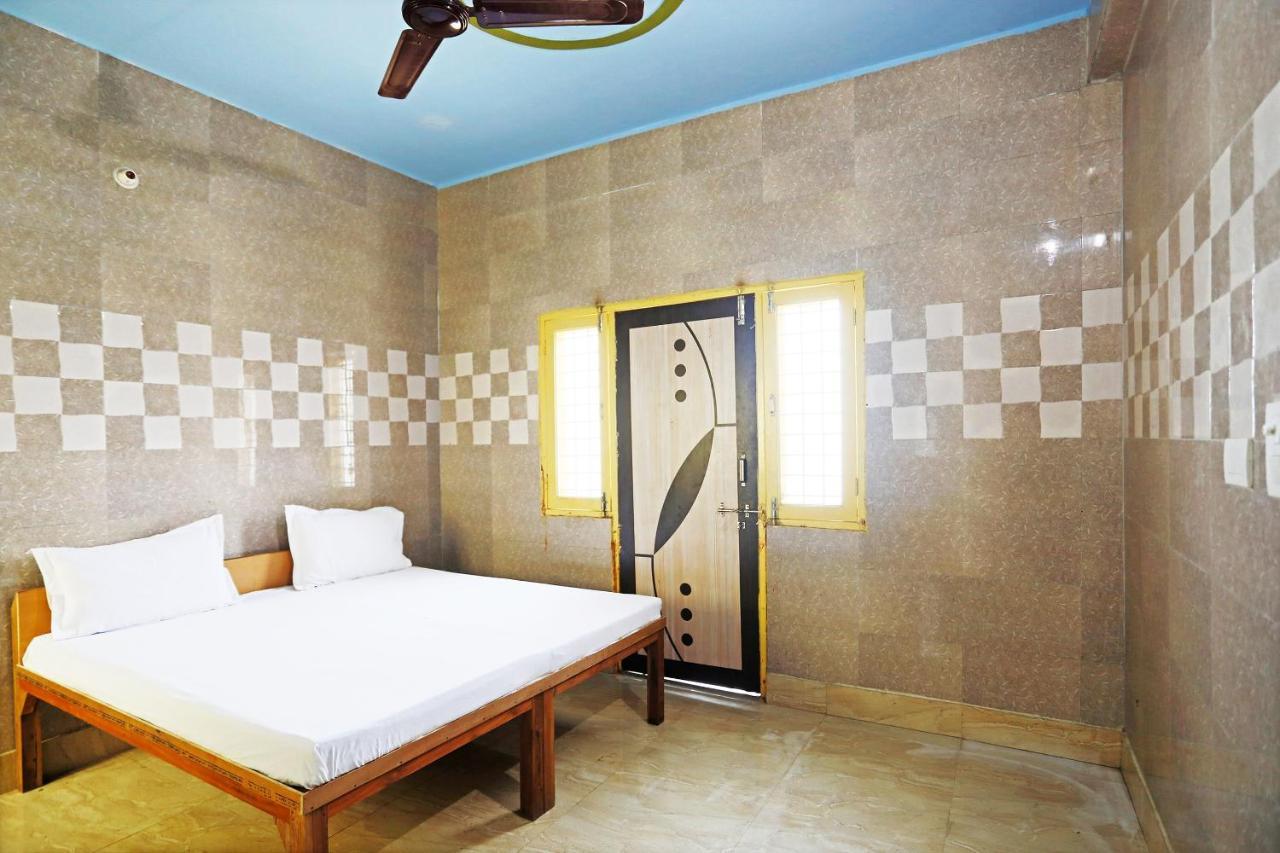 Oyo 44361 Shri Lajjaram Ashram Hotel วรินดาวัน ภายนอก รูปภาพ