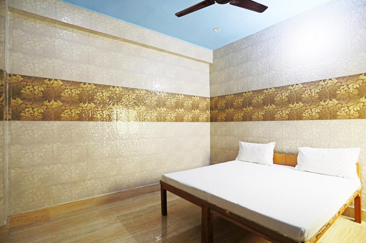 Oyo 44361 Shri Lajjaram Ashram Hotel วรินดาวัน ภายนอก รูปภาพ
