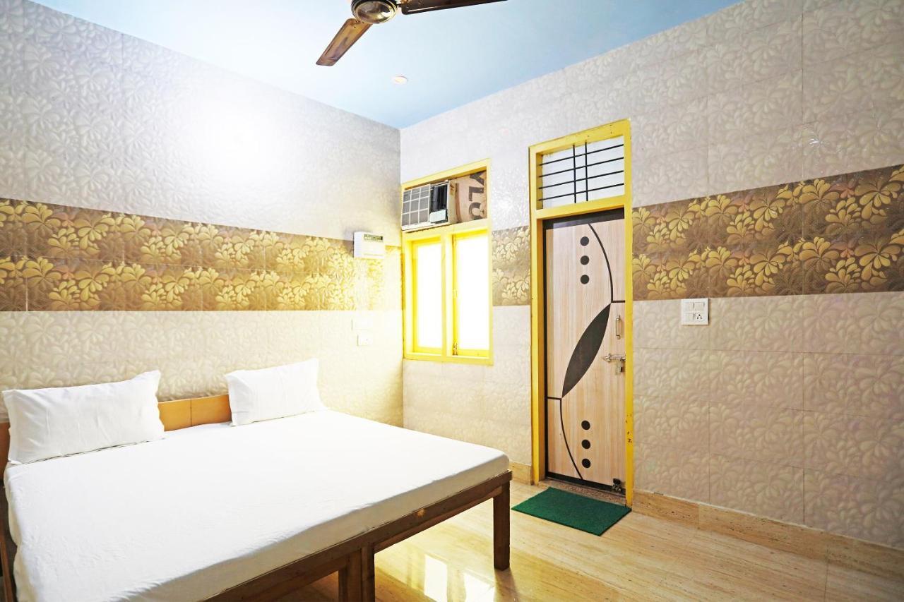 Oyo 44361 Shri Lajjaram Ashram Hotel วรินดาวัน ภายนอก รูปภาพ