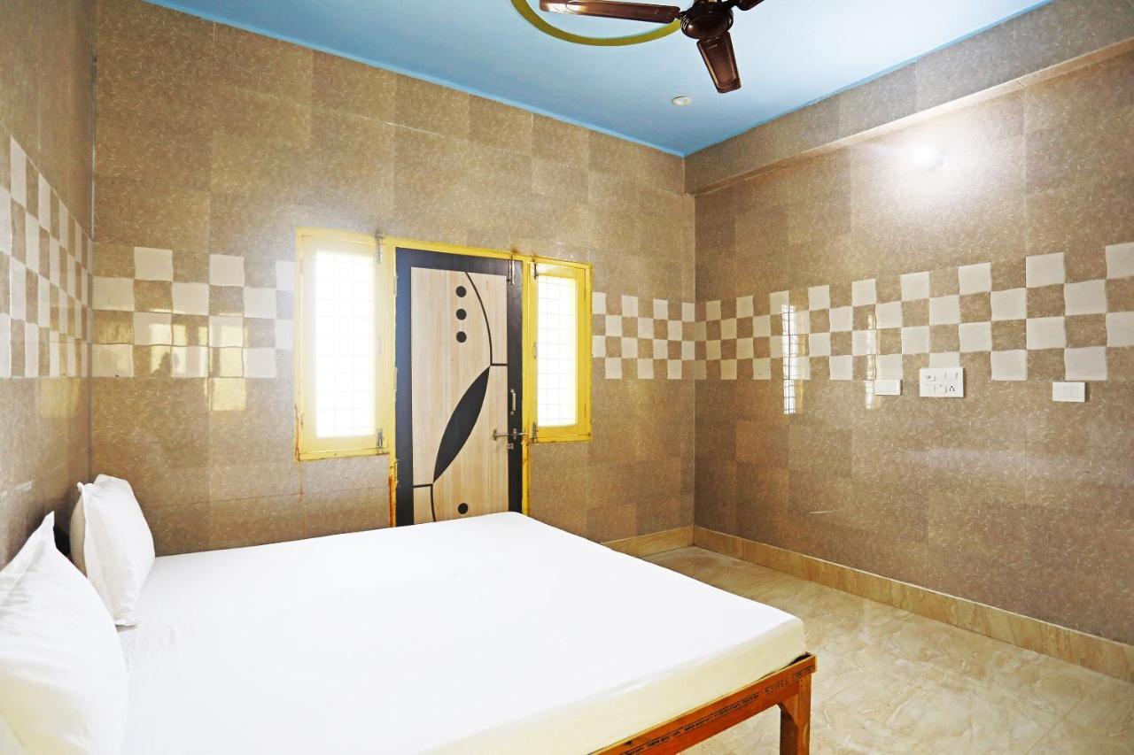 Oyo 44361 Shri Lajjaram Ashram Hotel วรินดาวัน ภายนอก รูปภาพ