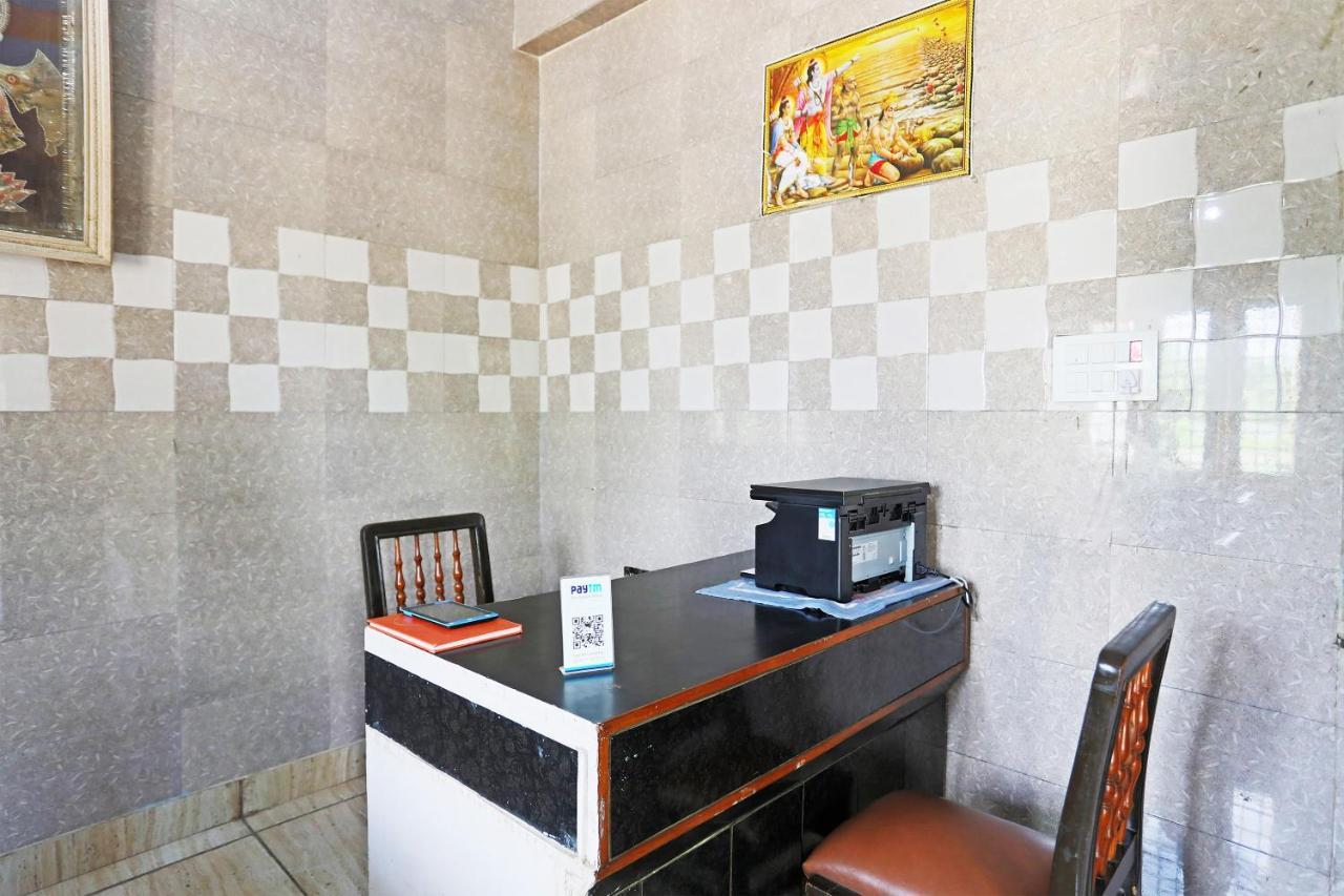 Oyo 44361 Shri Lajjaram Ashram Hotel วรินดาวัน ภายนอก รูปภาพ