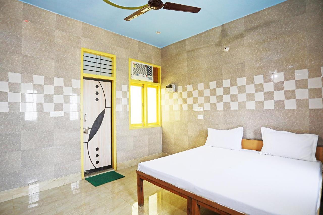Oyo 44361 Shri Lajjaram Ashram Hotel วรินดาวัน ภายนอก รูปภาพ