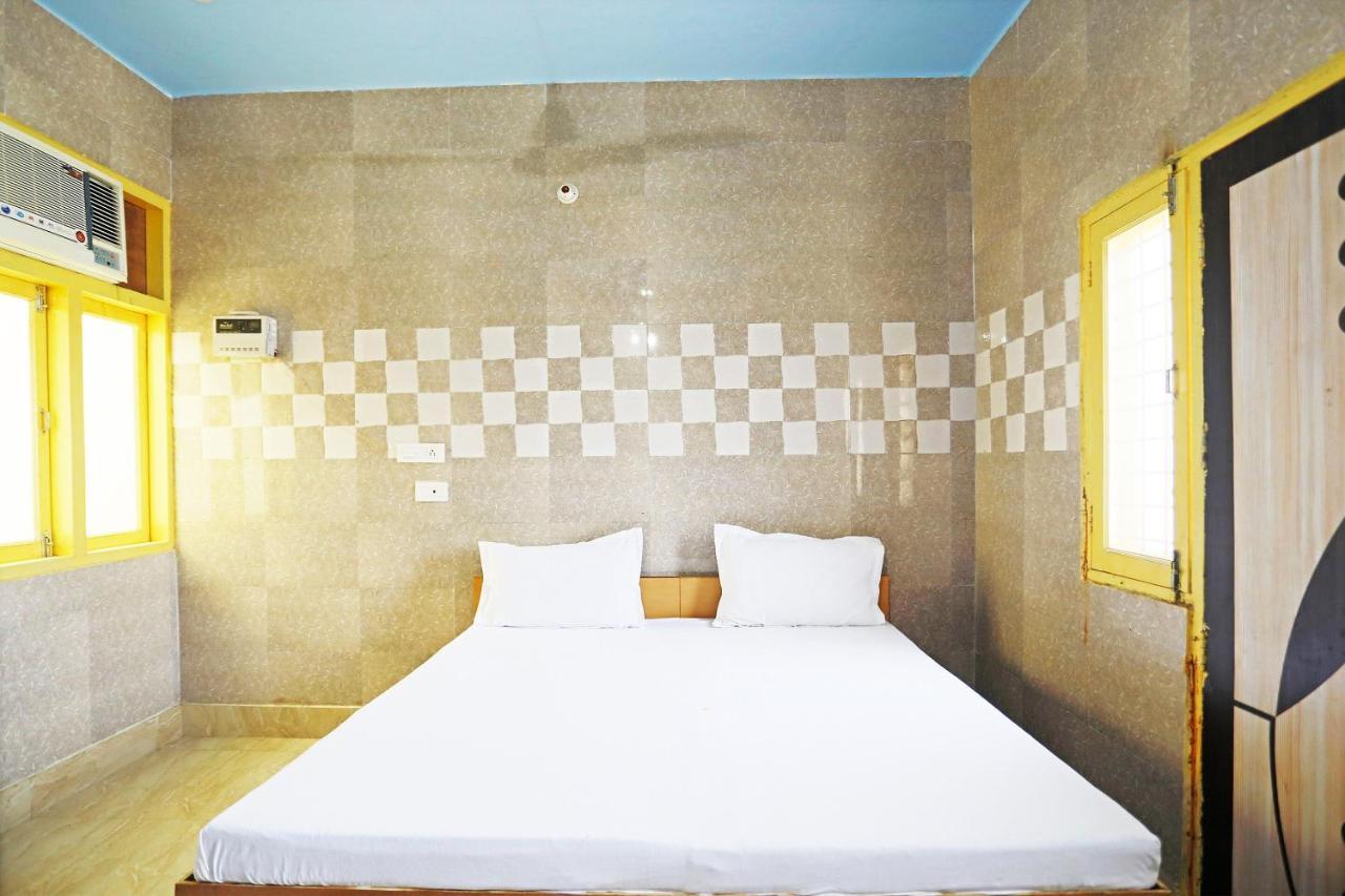 Oyo 44361 Shri Lajjaram Ashram Hotel วรินดาวัน ภายนอก รูปภาพ